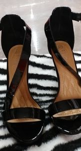 1 Pair Black Pat Leather Rouge women's Size 8.5